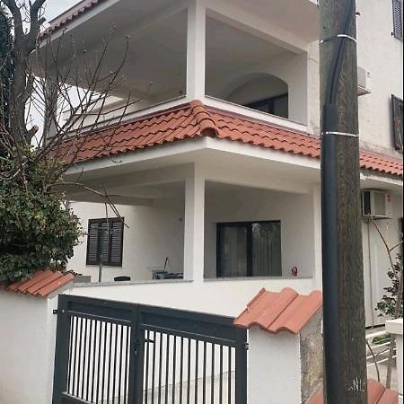 Apartments Amfa Biograd Na Moru Bagian luar foto
