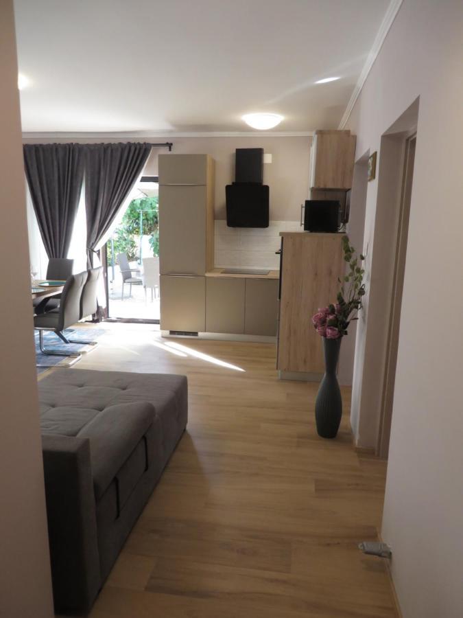 Apartments Amfa Biograd Na Moru Bagian luar foto