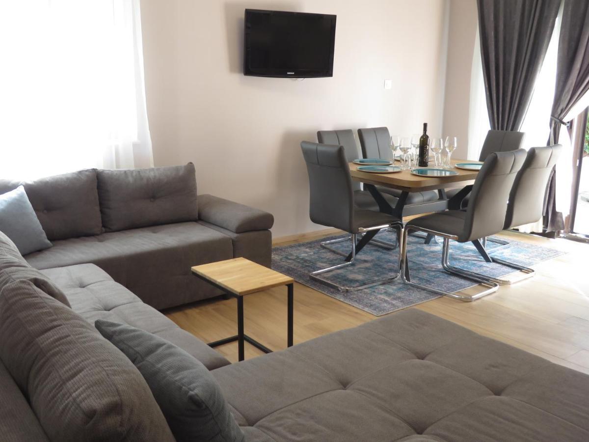 Apartments Amfa Biograd Na Moru Bagian luar foto