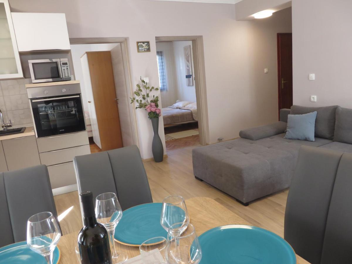 Apartments Amfa Biograd Na Moru Bagian luar foto