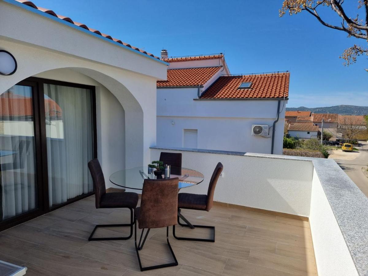Apartments Amfa Biograd Na Moru Bagian luar foto