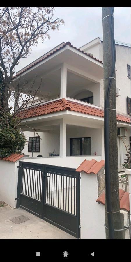 Apartments Amfa Biograd Na Moru Bagian luar foto