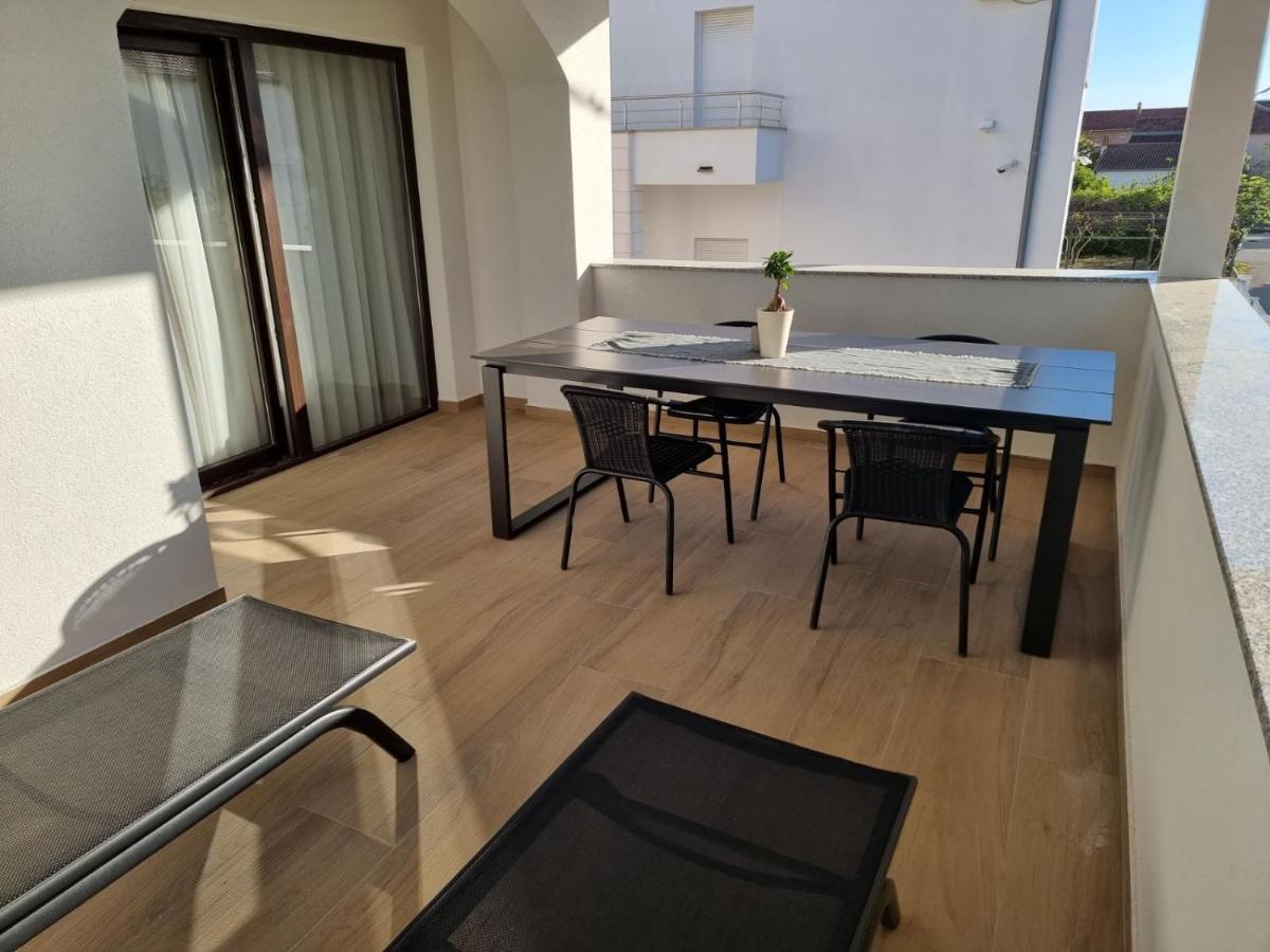 Apartments Amfa Biograd Na Moru Bagian luar foto