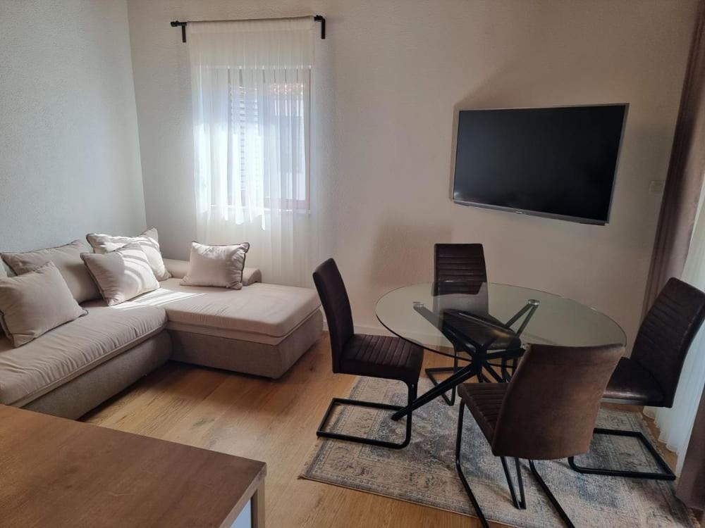 Apartments Amfa Biograd Na Moru Bagian luar foto
