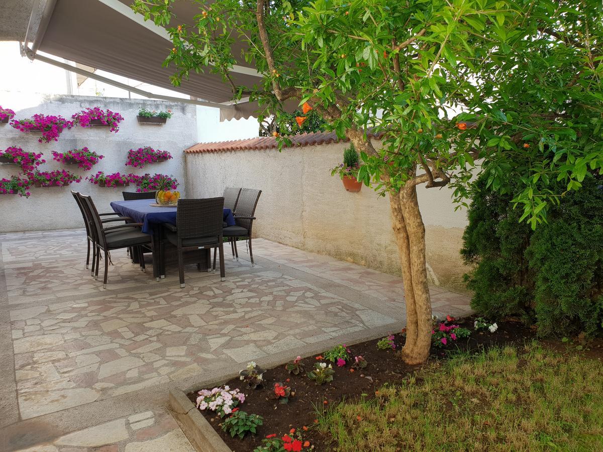 Apartments Amfa Biograd Na Moru Bagian luar foto